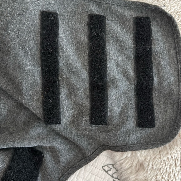 Thunder Shirt Large.  41-64 lbs. Approx. - Picture 3 of 13